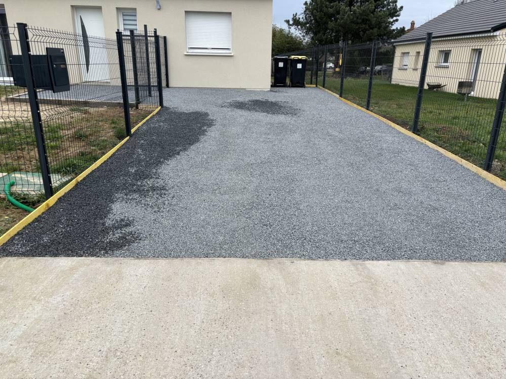 Création d’une entrée de cour en gravier.